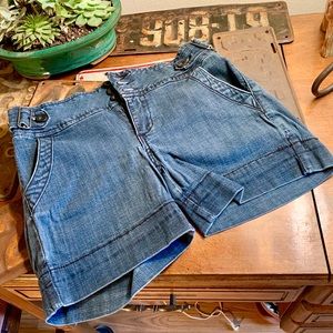 Love Culture Jean shorts buttons waist clasps